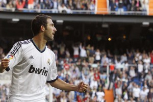 开云官网-布克一箭穿心，广厦让上海提前品尝绝望