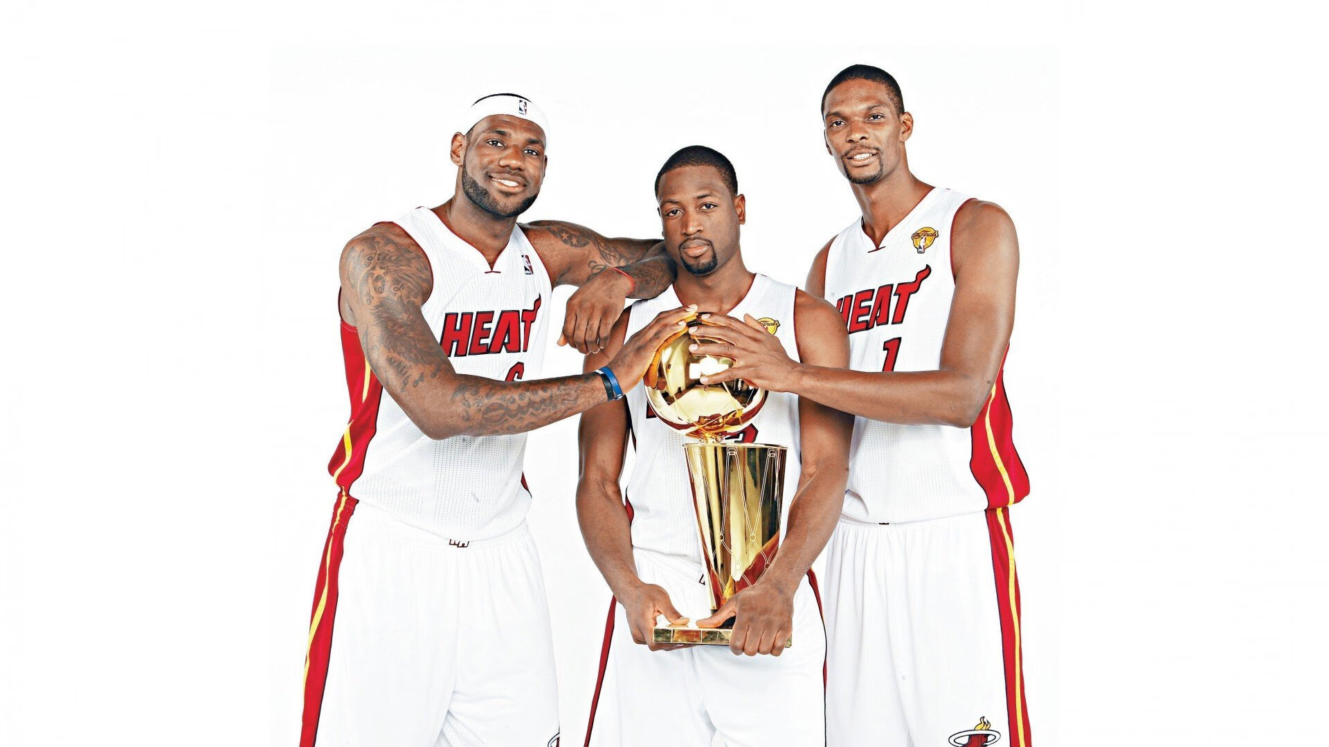 拉亚爆发，喀麦隆血拼比利亚雷亚尔，非洲雄狮的足球战争与身份远征